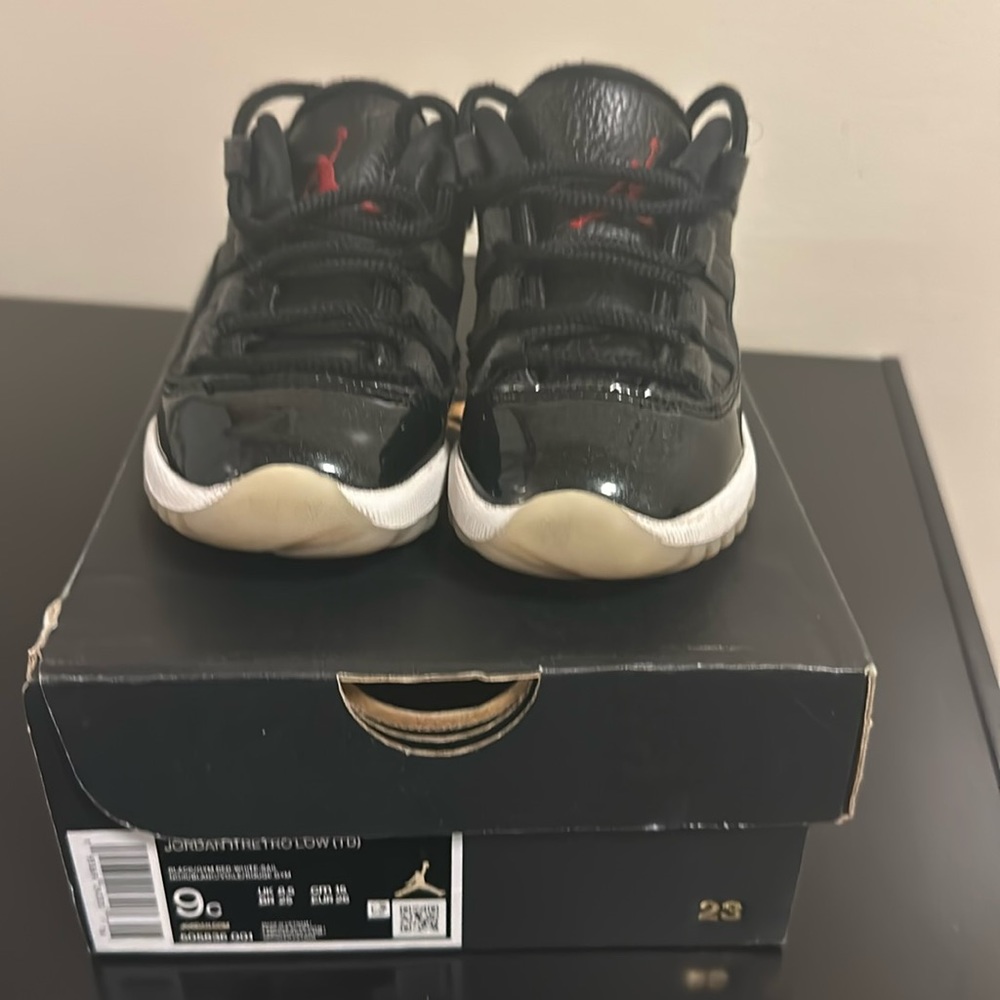 Jordan Low Top Retro 11 Size 9c